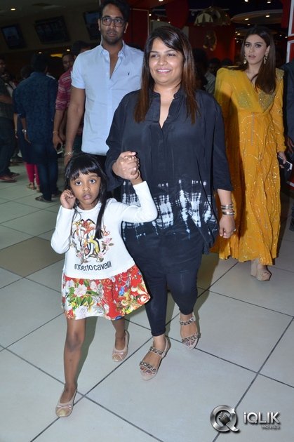 Luckkunnodu-Movie-Team-at-Forum-Sujana-Mall